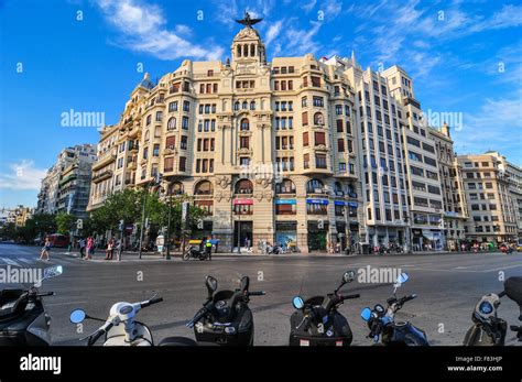 shopping streets in valencia.